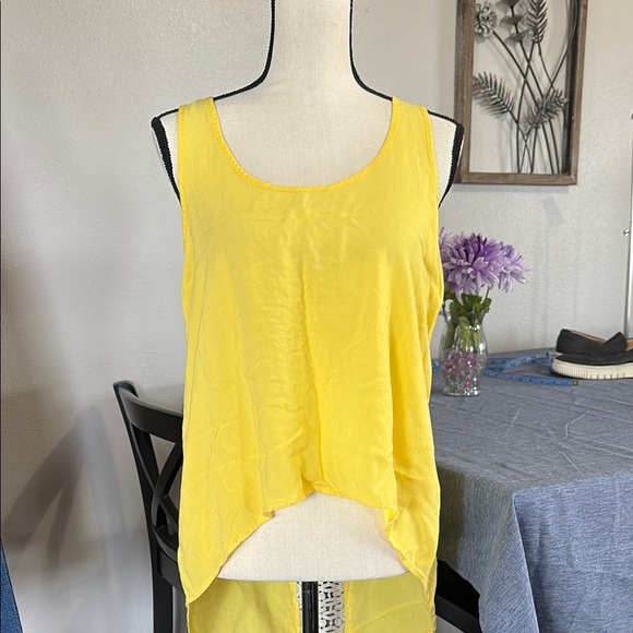 Lily White Women’s Size L Hi-Lo Tank Top with Crochet Back Detail - Picture 1 of 6